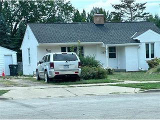 Foreclosed Home - 2142 4TH ST E, 55119