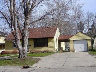Foreclosed Home - 305 4TH ST W, 55352