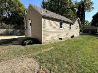 Foreclosed Home - 422 W 3RD ST, 56001