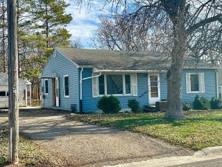 Foreclosed Home - 1305 POPLAR AVE, 56007