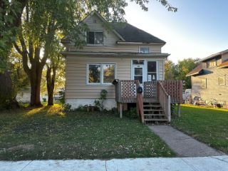 Foreclosed Home - 703 FREEBORN AVE, 56007