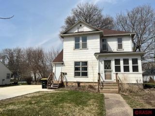 Foreclosed Home - 315 E 2ND ST, 56013