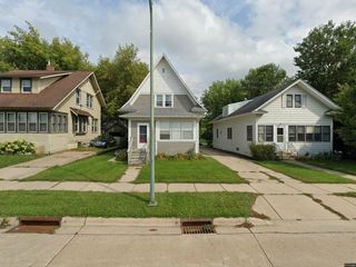 Foreclosed Home - 219 S PRAIRIE AVE, 56031