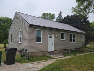 Foreclosed Home - 106 8TH AVE, 56032