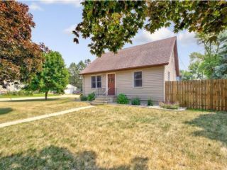 Foreclosed Home - 444 1ST ST SE, 56062