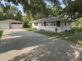 Foreclosed Home - 310 4TH ST NW, 56071