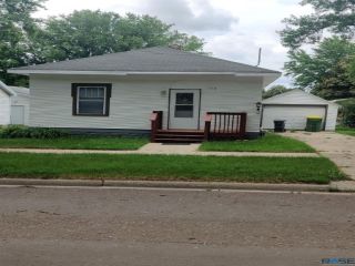 Foreclosed Home - 108 8TH ST E, 56144