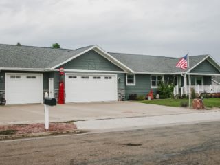 Foreclosed Home - 1105 CHERRY DR, 56156