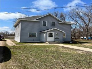 Foreclosed Home - 627 N MUNSTERMAN ST, 56208