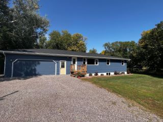 Foreclosed Home - 405 1ST ST, 56212
