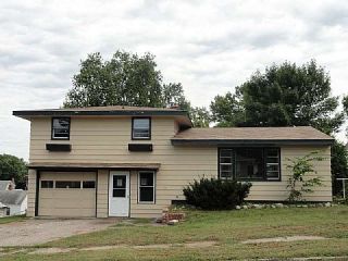 Foreclosed Home - 301 S 3RD ST, 56262