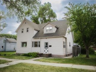 Foreclosed Home - 111 W 9TH ST, 56267