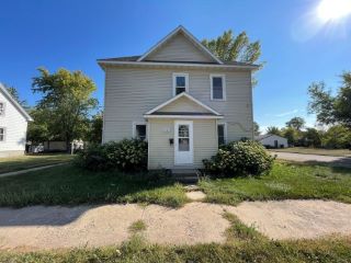 Foreclosed Home - 304 3RD ST SE, 56352