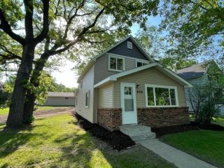 Foreclosed Home - 808 1ST AVE NE, 56377