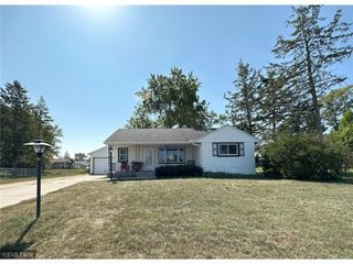 Foreclosed Home - 715 COUNTRY CLUB RD, 56378