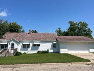 Foreclosed Home - 513 8TH ST NE, 56542