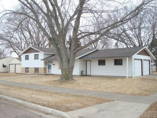 Foreclosed Home - 713 W 7TH ST, 57013