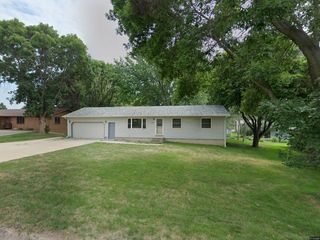 Foreclosed Home - 209 E 5TH ST, 57020