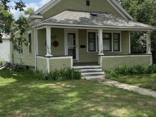 Foreclosed Home - 401 S WIND ST, 57028