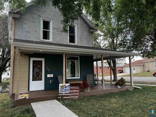 Foreclosed Home - 100 W PROSPECT AVE, 57028