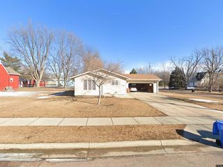 Foreclosed Home - 220 E 2ND AVE, 57039