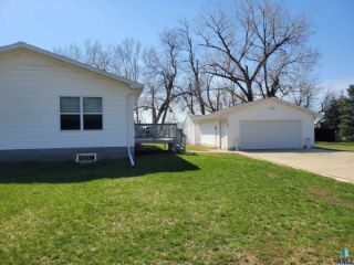 Foreclosed Home - 208 W HIEB ST, 57043