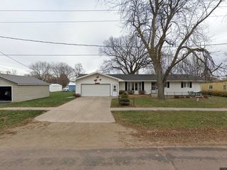 Foreclosed Home - 1307 IVY ST, 57066