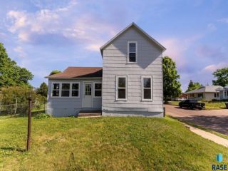 Foreclosed Home - 2130 E 12TH ST, 57103
