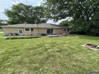 Foreclosed Home - 924 S WESTMOOR DR, 57104