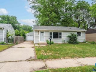 Foreclosed Home - 820 N WILLIAMS AVE, 57104