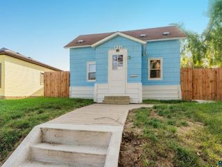 Foreclosed Home - 922 N SUMMIT AVE, 57104