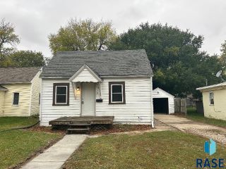Foreclosed Home - 215 S ELMWOOD AVE, 57104