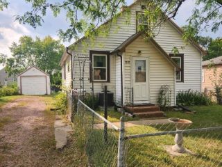 Foreclosed Home - 1319 N SPRING AVE, 57104
