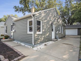 Foreclosed Home - 1920 S EUCLID AVE, 57105