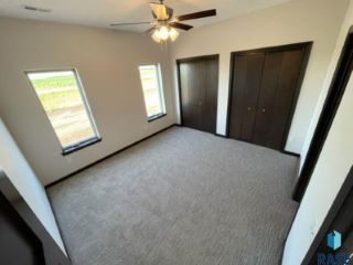 Foreclosed Home - 9425 W DOLORES DR, 57106