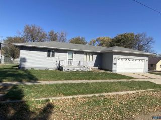 Foreclosed Home - 307 E 3RD ST, 57376