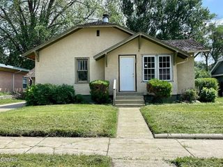 Foreclosed Home - 906 3RD AVE NW, 58401