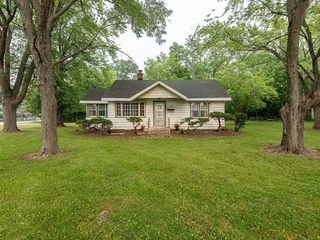Foreclosed Home - 42641 N LAKE DR, 60002