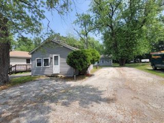 Foreclosed Home - 40211 N LIBERTY ST, 60002