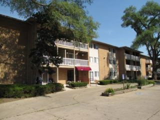 Foreclosed Home - 930 BEAU DR UNIT 203, 60016