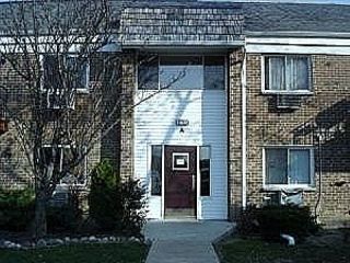 Foreclosed Home - 10389 DEARLOVE RD APT 2E, 60025