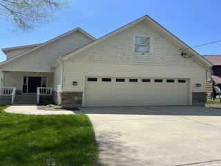 Foreclosed Home - 36792 N HICKORY CT, 60041