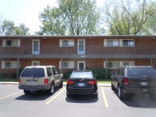 Foreclosed Home - 1805 W HATHERLEIGH CT APT 2D, 60056