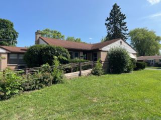 Foreclosed Home - 1200 W CENTRAL RD, 60056