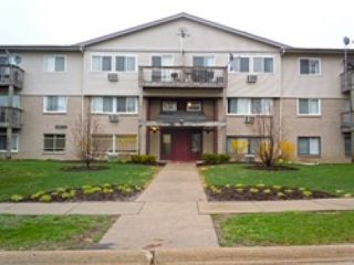 Foreclosed Home - 555 DEEPWOODS DR APT 3F, 60060