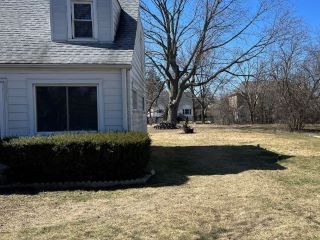 Foreclosed Home - 670 PFINGSTEN RD, 60062