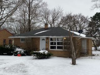 Foreclosed Home - 1519 ARGONNE DR, 60064