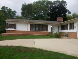 Foreclosed Home - 1112 N LAKESIDE DR, 60067