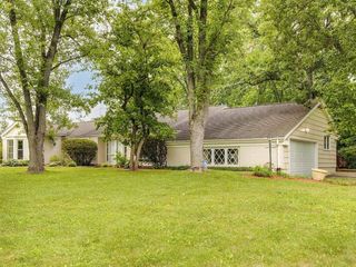 Foreclosed Home - 21 LANCASTER LN, 60069