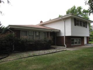 Foreclosed Home - 2 PATRICIA LN, 60070